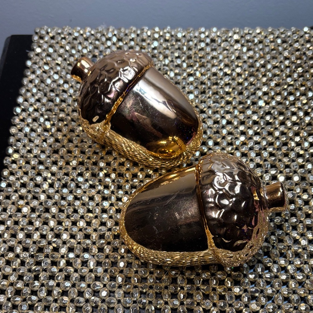 Acorn Decorative Pieces